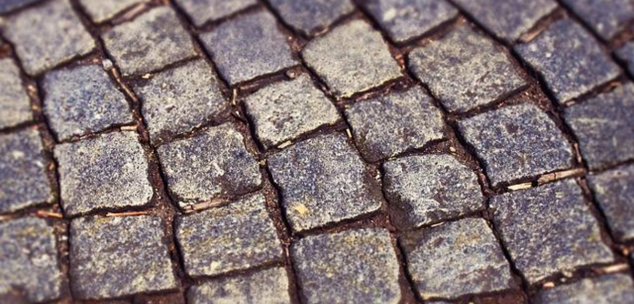 Czy układanie kostki brukowej jest trudne?