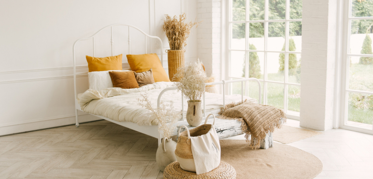 Łóżka metalowe - zalety i wady. Dla kogo takie łóżko?