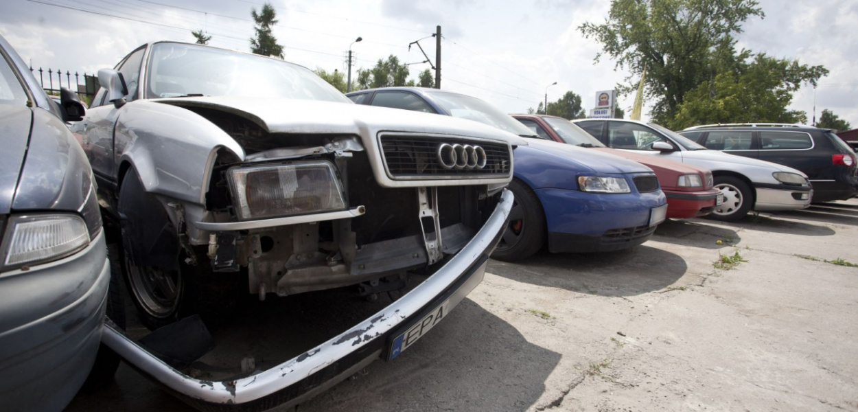  Radni powiatowi uchwalili nowe opłaty za usunięcie pojazdu z drogi i jego…