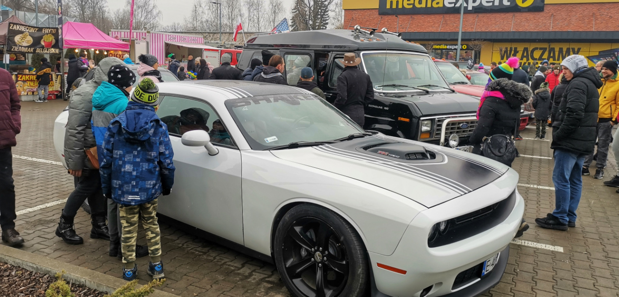  "Zaryczały" silniki V8-mek. Amerykańskie samochody zrobiły niemałą…