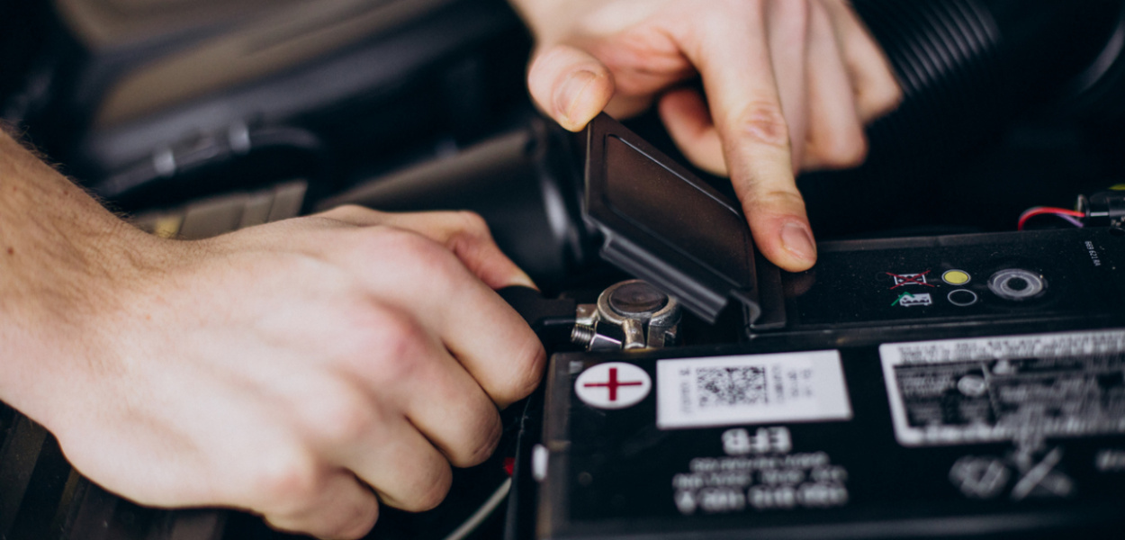  Rozładowany akumulator- dowiedz się, jakie są objawy i jak podłączyć…