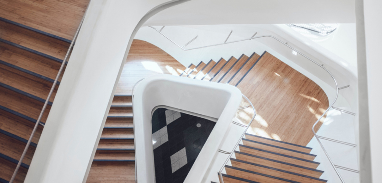 Jak oświetlić klatkę schodową - inspiracje i praktyczne porady