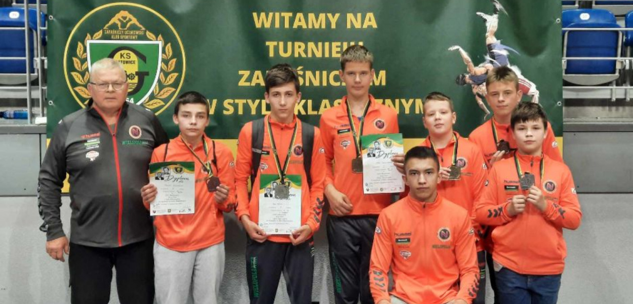 Sześć medali Nelsona. Zapaśnicy z Pabianic udanie walczyli w Katowicach