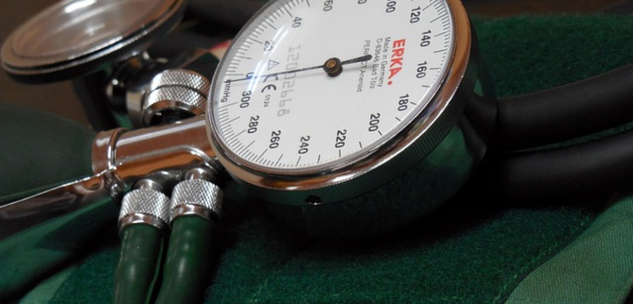 Ciśnieniomierz naramienny czy nadgarstkowy? Który dokładniejszy?