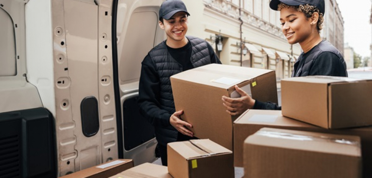 Tanie przesyłki kurierskie - jak nadawać?