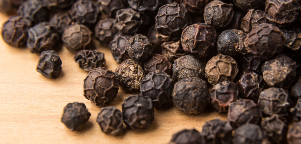 Pieprzu nigdy za wiele! Dlaczego warto regularnie sięgać po piperynę?