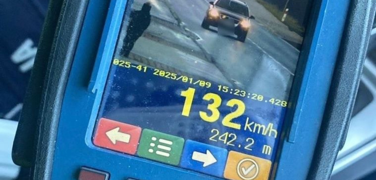 Tan kierowca miał zdecydowanie "za ciężką nogę"... Pędził ponad 130…
