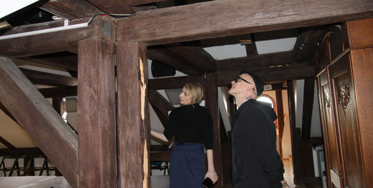 Znany projektant odwiedził pabianickie muzeum. Nie bez powodu