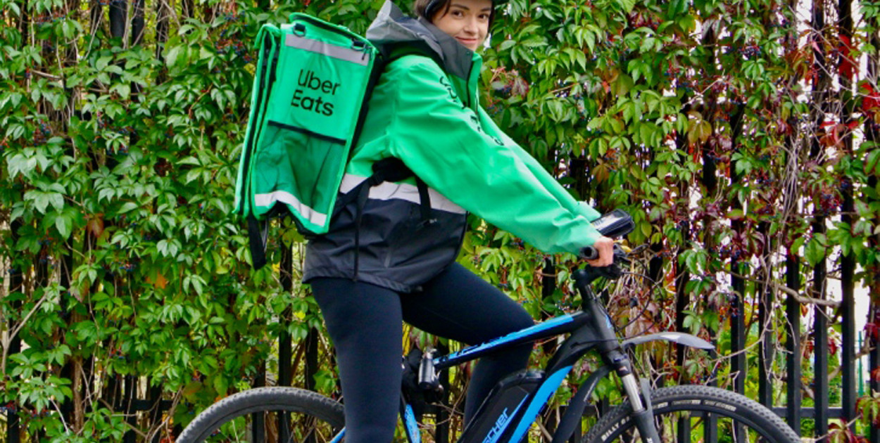 Praca jako kobieta kurier - czy to dobry zawód dla Pań?