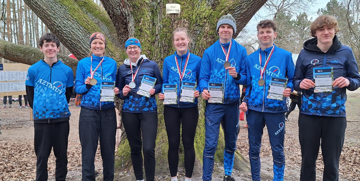 W pierwszych mistrzostwach Polski w 2025 roku biegacze Azymutu wywalczyli pięć medali