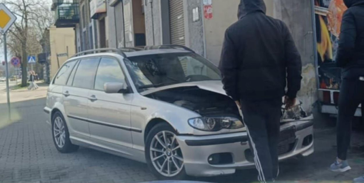 ul. Kilińskiego. BMW wjechało w budkę gastronomiczną