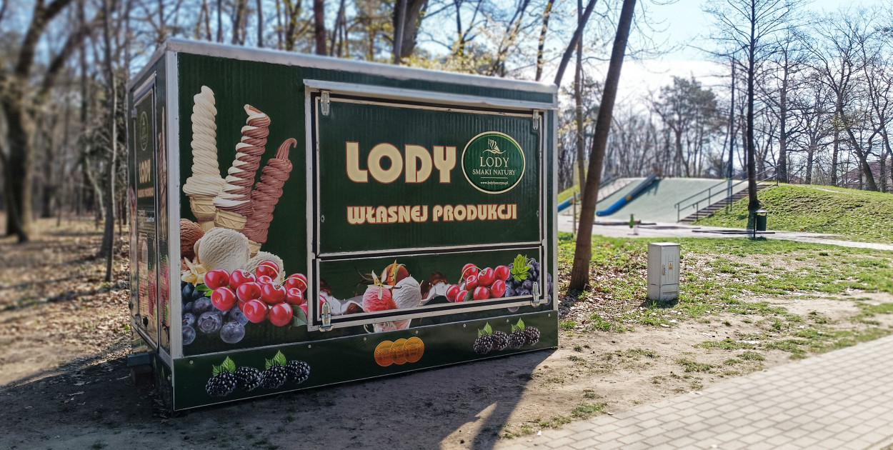 W parku Wolności stanęła budka z lodami i kawą