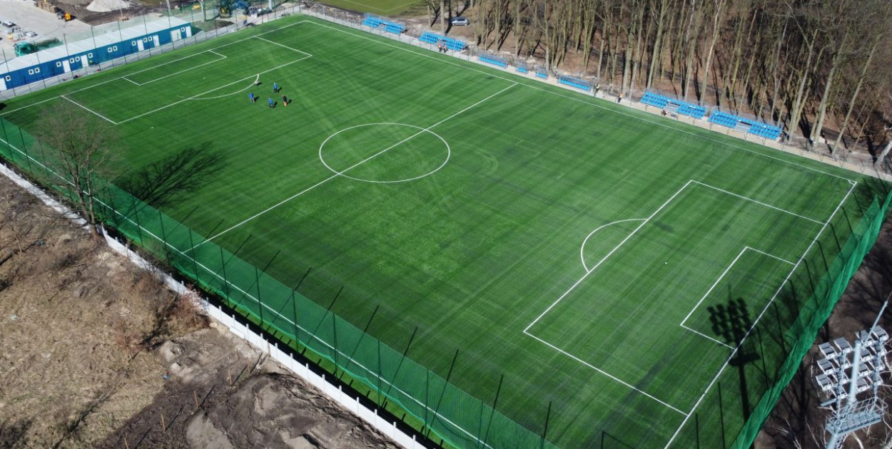 Otwarcie boiska. Na początek starcie MUKS Włókniarz Pabianice - PTC