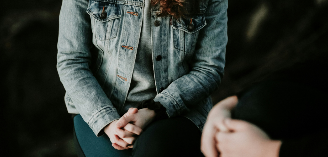 https://unsplash.com/photos/woman-wearing-gray-jacket-F9DFuJoS9