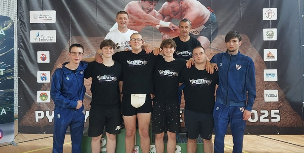 Ekipa PTC Pabianice podczas mistrzostw Polski kadetów w sumo.