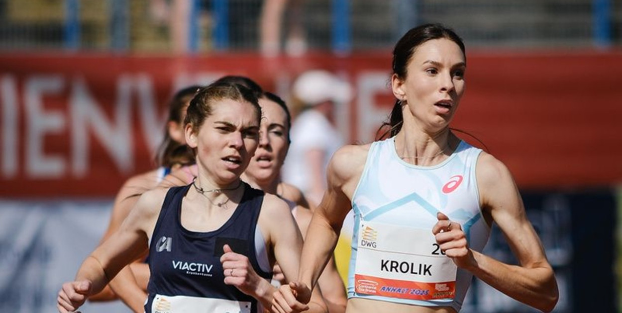 Kinga Królik (Azymut Pabianice, pierwsza z prawej) zdobyła srebrny medal w biegu w Dessau-Rosslau.