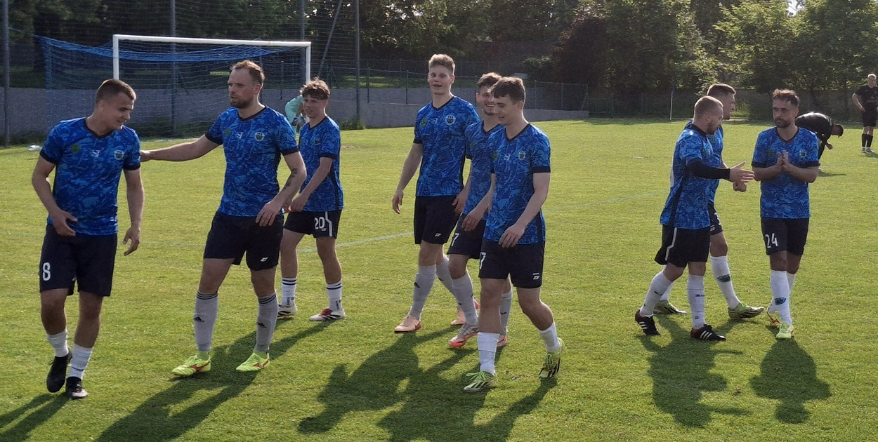 Piłkarze GKS Ksawerów wznowią treningi 17 lipca.