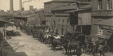 W stajniach pabianickich fabrykantów