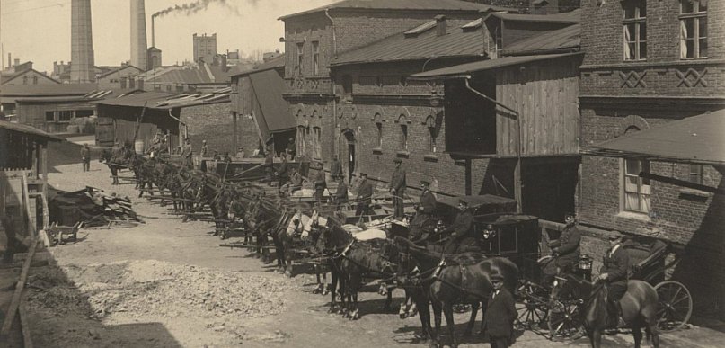 W stajniach pabianickich fabrykantów