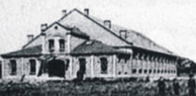 Kto pamięta drewnianą halę przy Orlej? Dzieje budowli sto lat temu…