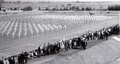 Z historii pabianickiego sportu. PTC znacznym wysiłkiem buduje boisko-62707