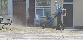 Zamiast sprzątać, wdmuchują kurz do mieszkań