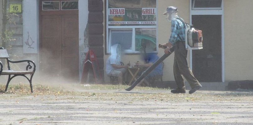 LIST DO REDAKCJI: zamiast sprzątać, wdmuchują kurz do mieszkań - 62844