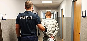 Zwinął utarg i schował w bieliźnie