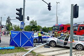 Tragedia na ul. Łaskiej: sygnalizator spadł na pieszego-63527