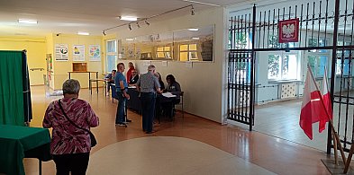 II tura wyborów. Frekwencja 58,17 proc.-63564