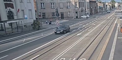 Nie wcelował w zakręt i uderzył w kamienicę [FILM]-63585