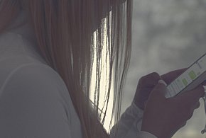 Odgórny zakaz telefonów w szkołach? MEN zdradza plany zmian-63596