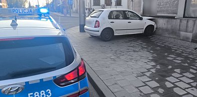 Pijany kierowca uderzył w budynek. Co jeszcze ma na sumieniu?-63615
