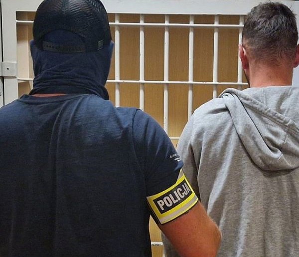 Rozbój na Piaskach. Zaatakowali i okradli 46-latka-63693