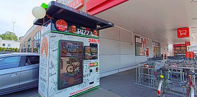 Pizzomat stanął przy Kauflandzie -63933