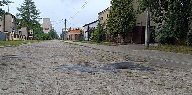 Ulica Dolna: mieszkańcy od lat czekają na remont-64106