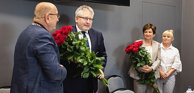 Wotum zaufania i absolutorium dla wójta gminy Pabianice-64221