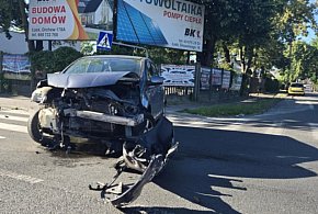 Dwie kobiety w szpitalu po stłuczce na ul. Orlej-64254