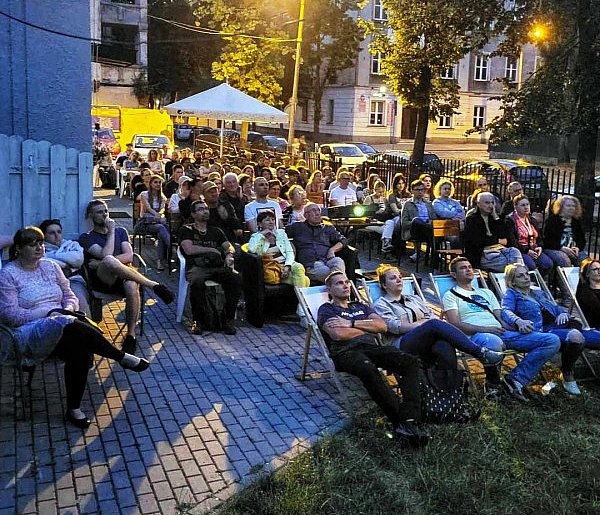 Bezpłatne seanse tylko dla dorosłych-64270