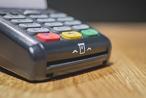 Zakaz sprzedaży i większy nadzór. Tych produktów nie kupią już nieletni-64349