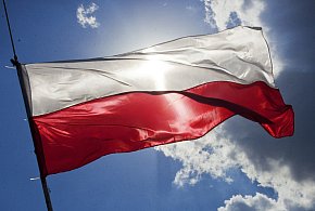 Flaga i hymn na nowo? Rząd chce korekty przepisów dot. symboli narodowych-64526