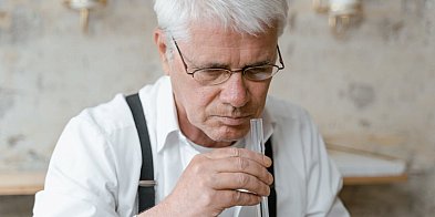 Czym kierują się mężczyźni przy doborze perfum? Poradnik prezentowy-65341