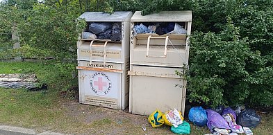 Od darów do śmieci – smutny koniec pojemników PCK-65581