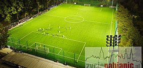 Kibice kontra boczne boisko