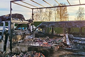 Kazimierz. Spłonęły dostawcze busy. Straty około 130 tys. zł-67595