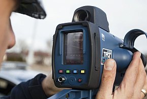 Instruktor nauki jazdy pędził 117 km/h w terenie zabudowanym