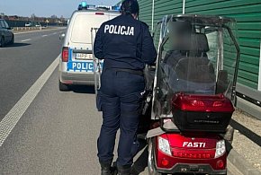 Wózkiem elektrycznym na ekspresówce