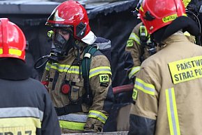 Czarny dym nad Wspólną. Płonęły śmieci w mieszkaniu