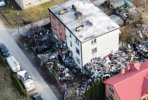 Toksyczna góra śmieci na prywatnej posesji. Sprawą zajęła się prokuratura