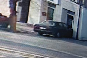 Ktoś „zaparkował” w witrynie redakcji. Sprawca uciekł